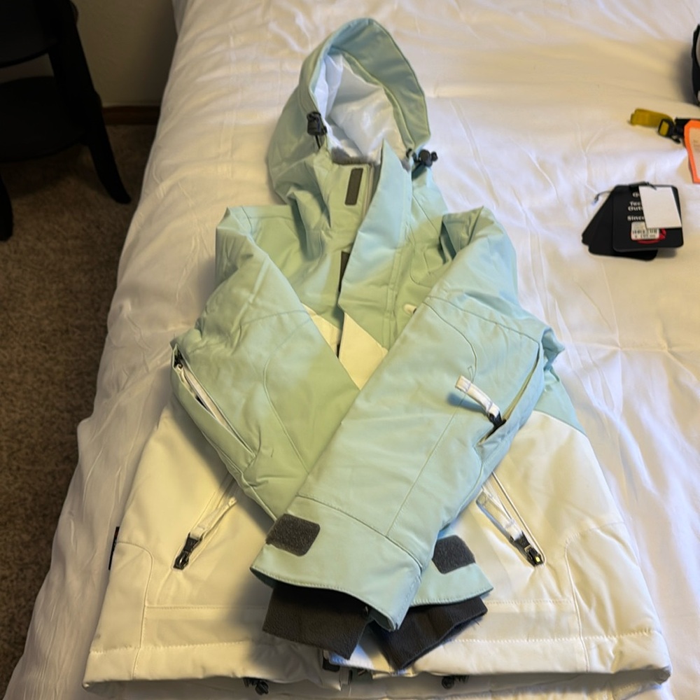 Girls, XS turbine ski jacket. New w tags.